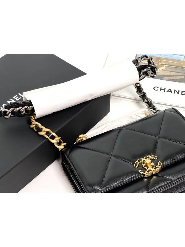 19 Chain Lambskin Wallet Cross Bag Black