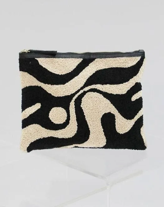 Abstract Yin-Yang Clutch | Black